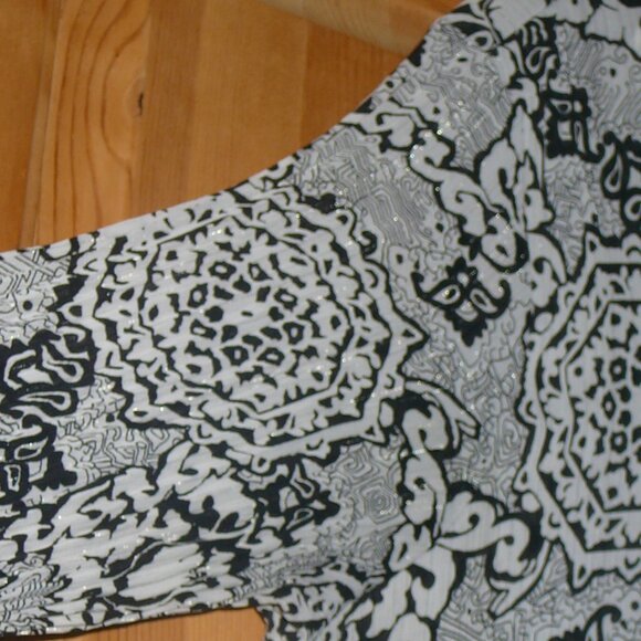 Kim Rogers Signature Womans 1X Blk and White Pleated Shimmer Button Down Blouse - Picture 4 of 5
